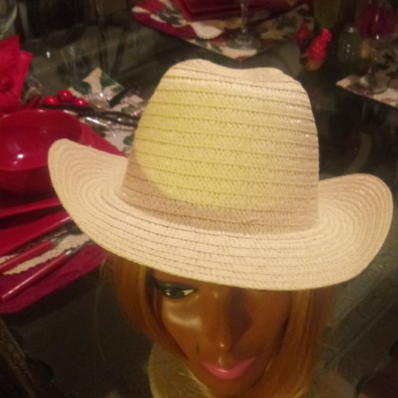 Straw hat - Picture 1 of 2